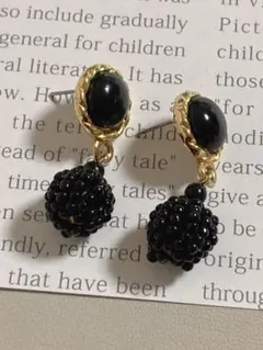 ヴィンテージ ピアス　軽い黒ビーズ×ゴールド色