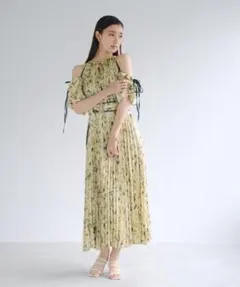 SNIDEL ショルダーカットアウトプリーツワンピース