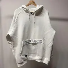 タオテック　白パーカー