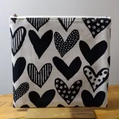 ハンドメイド　ファスナーポーチ　ハート　黒
