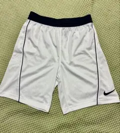 Nike ホワイト ハーフパンツ　ジュニア