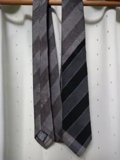ダンヒル ブラック×グレーネクタイ