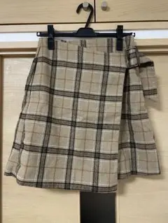 値下げ中！ナイスクラップ　チェック柄ベージュミニスカート