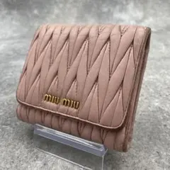 【美品】miumiu　ミュウミュウ 折り財布　マトラッセ　ピンク　レザーのサムネイル