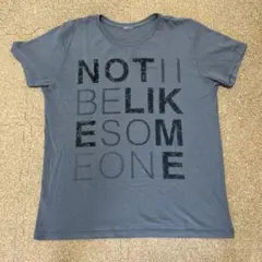 NOT II BELIKESOMEONE ロゴプリント Tシャツ グレーのサムネイル