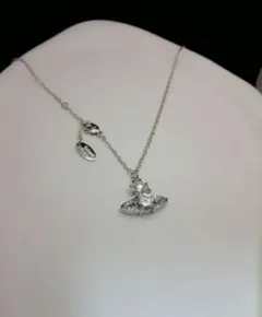 ヴィヴィアン　クリスタルペンダント　オーブ　ネックレス