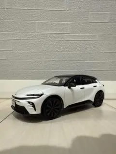 クラウンスポーツミニカー　ホワイト×ブラック