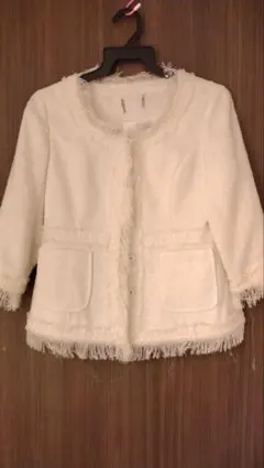 ホワイト ノーカラージャケット フリンジ付き