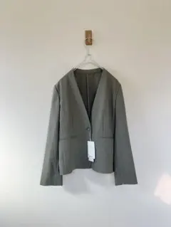 未使用　COMME CA ISM　ノーカラージャケット薄手　13号　大きいサイズ