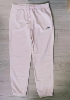 New Balance　ピンク スウェットパンツのサムネイル
