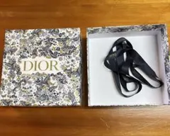 Dior ギフトボックス 　花柄 リボン付き