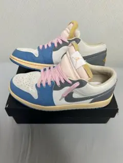 グレー スニーカー