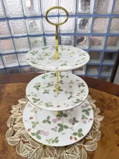 ウェッジウッド　ワイルドストロベリー　アフタヌーンティー用３段ケーキスタンド