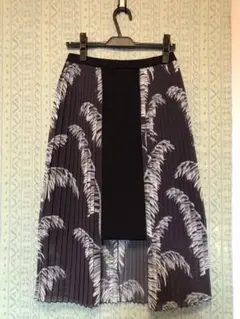 スコットクラブ系列のラディエイトのスカートです。