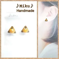 No.548-C　【値下げ】樹脂ポストピアス☆半球カラーパール☆トライアングル型