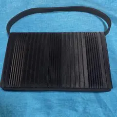 黒のプリーツデザイン和装用バッグ