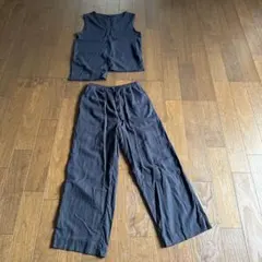 ネイビーVネックタンクトップとパンツセットアップ