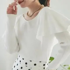 La boutique BonBon ラッフルフリルニットのサムネイル