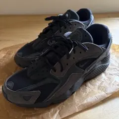 NIKE AIR HUARACHE RUNNER エアハラチ　黒　28cmのサムネイル