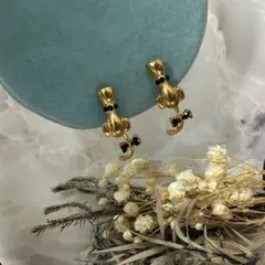 11.602【イヤリング】ネコ　尻尾が揺れる　ピアス変更可　ヴィンテージ