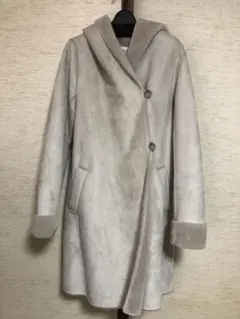 CLOCHE フード付きベージュ色のムートンコート　新品、未使用品✨
