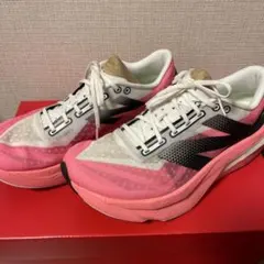 ニューバランスFuelCell SC Elite v4