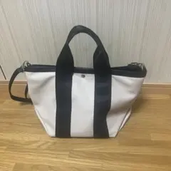 ホワイトとブラックのストライプトートバッグ