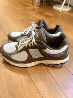 New Balance 2002R ブラウン スニーカーのサムネイル