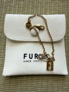 美品　FURLA ゴールドブレスレット ロック型チャーム