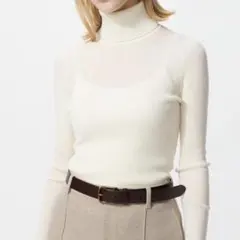 ユニクロ　メリノリブタートルネックセーター　オフホワイト　Mサイズ