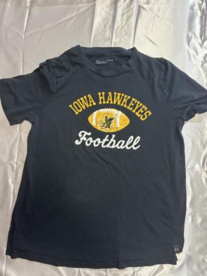 ス*.様 Under Armour Iowa Hawkeyes Tシャツ　S位