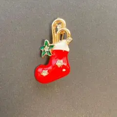 ④ ブローチ　クリスマスプレゼント　入れる赤い靴下　ポインセチア　簡易ラッピング