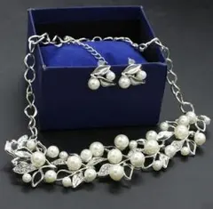 パール リーフ モチーフ ネックレス ピアス 2点セット シルバー　レディース