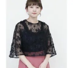 黒 レース 花柄 クロップドトップス 半袖のサムネイル