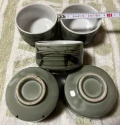 日本製 陶器 湯飲み 5個セット 緑色と黒 葉模様