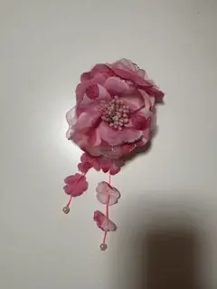 ピンクの花モチーフ髪飾り 夏祭りなど