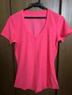 アンダーアーマー　半袖スポーツTシャツ　レディース