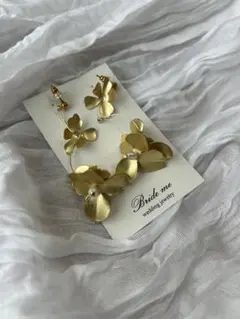 Bride me ウェディングピアス ゴールド　フラワー