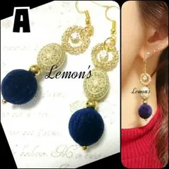 A ベロア調✕レトロホワイト✕ガラスストーン大人シックなピアス♪