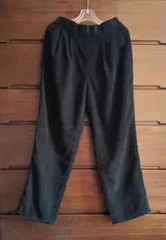 コーデュロイ黒カジュアルパンツ