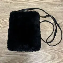 ブラックファーショルダーバッグ