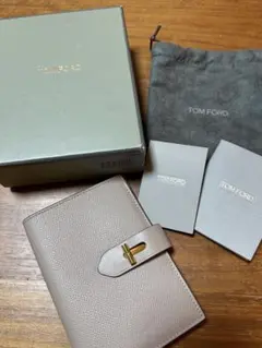 TOM FORD ベージュ 二つ折り財布 - メルカリ