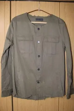 in the attic オリーブ ボタンシャツ 襟なし