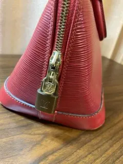 Louis Vuitton エピレザー ハンドバッグ レッド