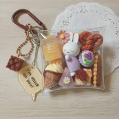 ガチャ詰めポーチ風♡キャンディバックキーホルダー、ひよこさんの卵料理 ガチャ詰めポーチ ひよこ カフェ コーヒー キャンディバッグ