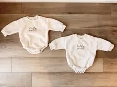 クリーム色のロンパース hello world