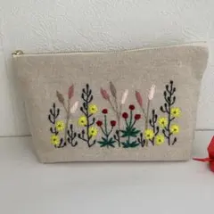 ハンドメイド 手刺繍ポーチ (内ポケット)のサムネイル