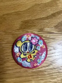 ナルミヤキャラクターズ　刺繍缶バッジ　ハナちゃん