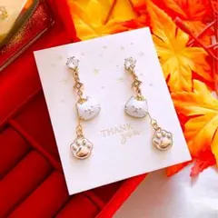 大人可愛い 猫(ˆ꜆ . . ꜀ˆ)肉球モチーフ 揺れる ハンドメイド ピアス