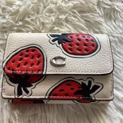 COACH イチゴ柄 三つ折り財布